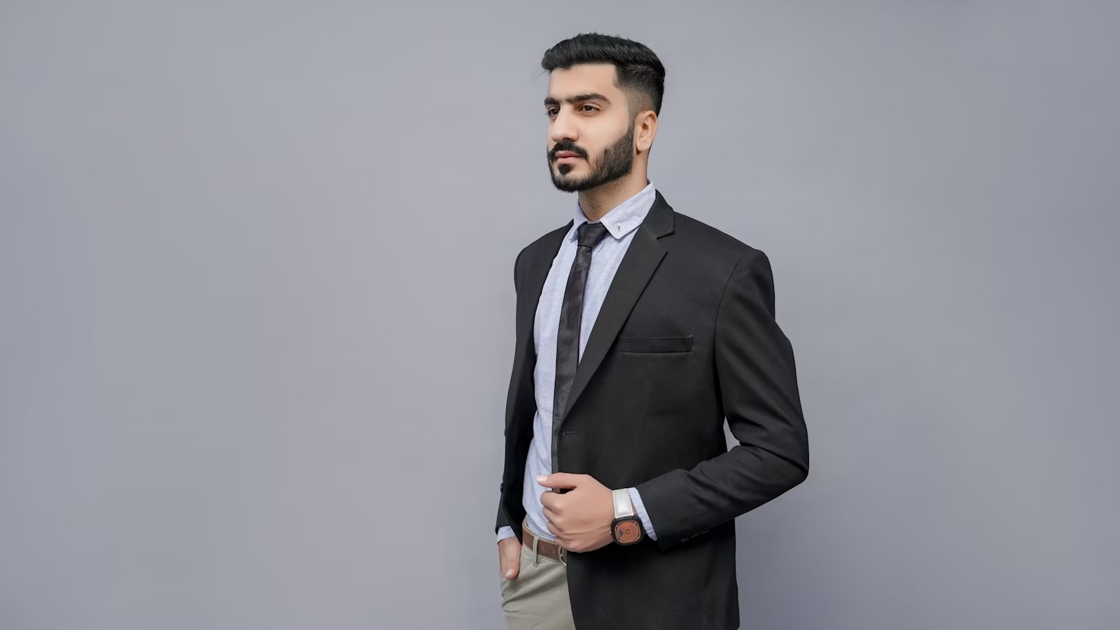 Áo vest đen nam công sở kết hợp sơ mi trắng và cà vạt